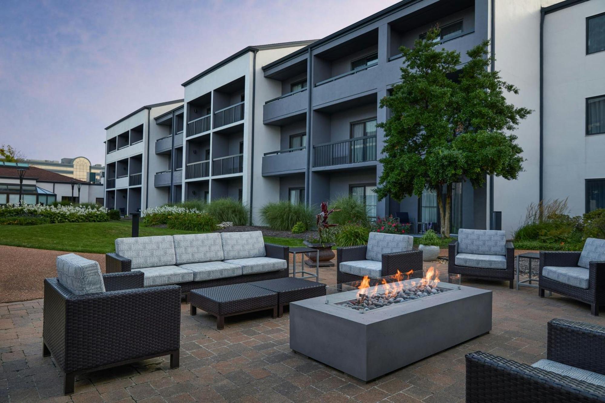 Hotel Courtyard St. Louis Westport Plaza Maryland Heights Exterior foto